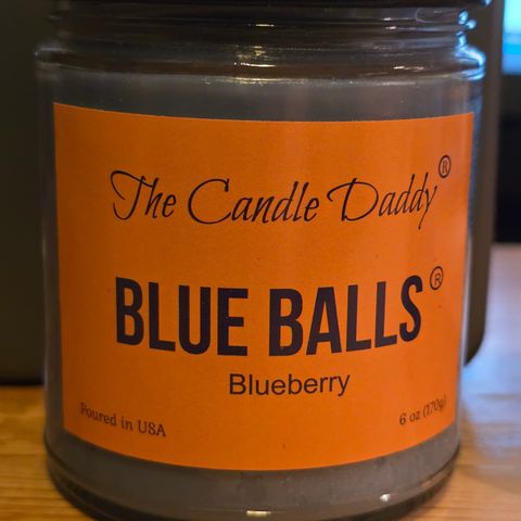 Duftlys - Blue balls fra The Candle Daddy - Lukt av blåbær Humorgave