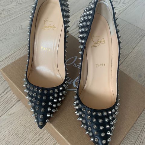 Louboutin Pigalle Spikes 100 nappa str 40 - m/ kvittering