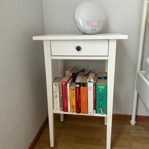 (Reservert) Nattbord Hemnes i hvit beis