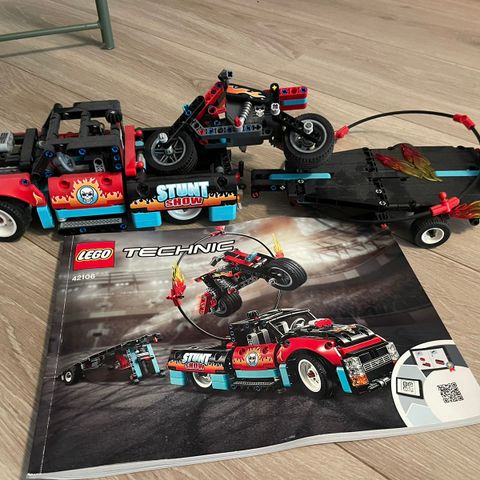 Diverse sett med Lego Technic og et Hidden Side