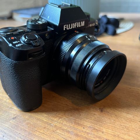 Fujifilm X-S10 med 35mm f2 objektiv i god stand