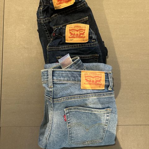 Levis bukser str 12 og 14 år