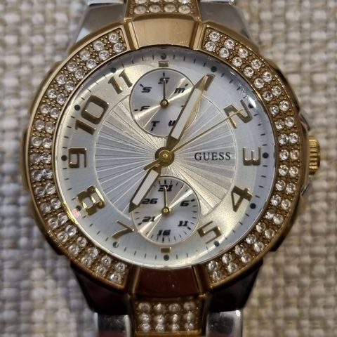 Guess dameur. Klokke