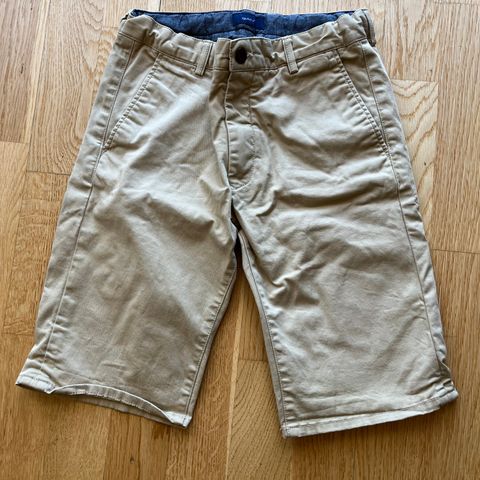 Gant shorts str 11-12 år selges hbo 200kr