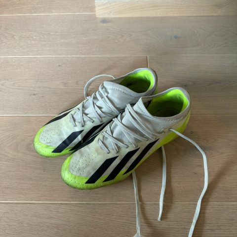 Adidas fotballsko strl 40 2/3