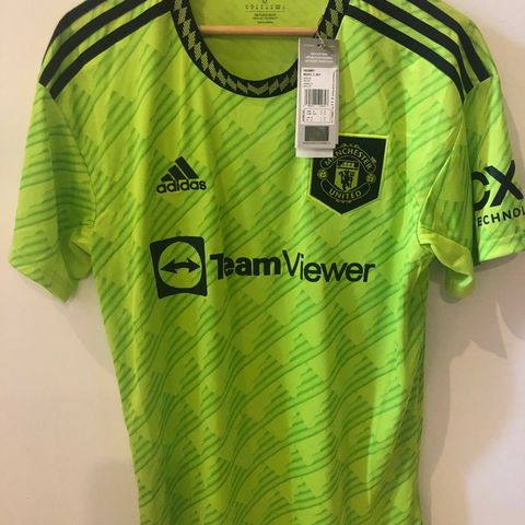 Manchester United - BNWT 2022/23 fotballdrakt str M