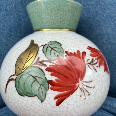 Heubach vase