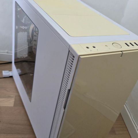 Brukt Gaming PC til Salgs – Perfekt for Spill med masse lagring! 6,5 TB