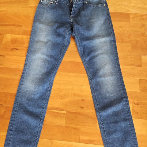 Ubrukt jeans fra etiske Mud jeans