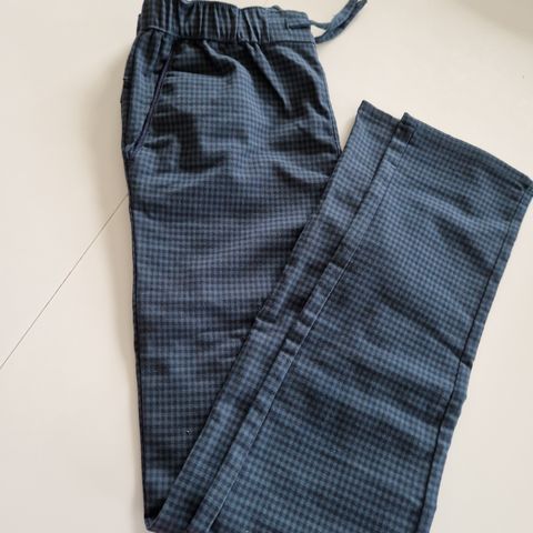 Trousers slim fit