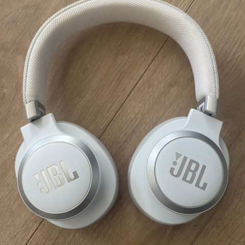 JBL LIVE 660NC trådløse around-ear hodetelefoner (hvit)