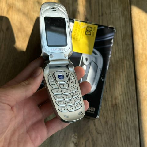 Samsung mobiltelefon fra 2000-tallet / fliptelefon