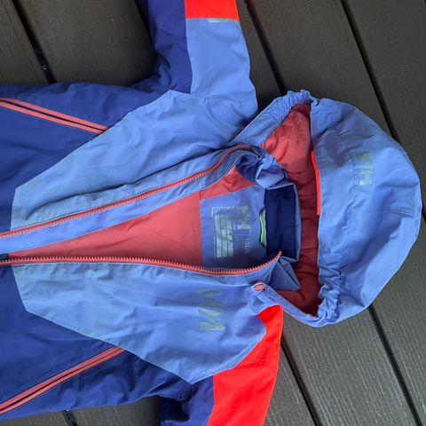 Fin vinterjakke fra Helly Hansen str 104