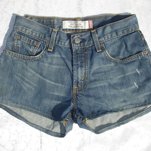 Levis 527 shorts str W28