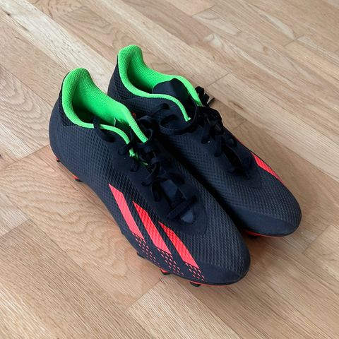 Adidas fotballsko str 41 1/3