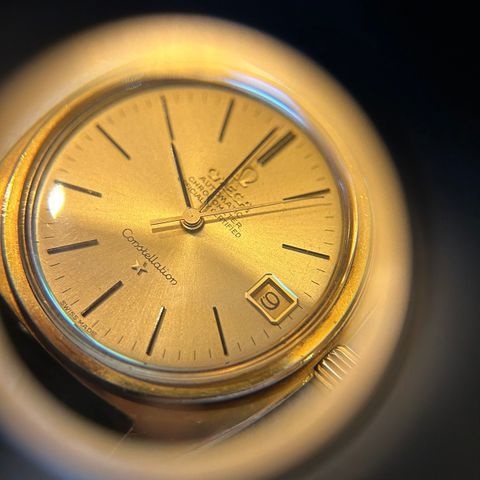 18k Omega Constellation C-Shape