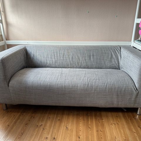 Sofa/ 2-seter/ Grå/ Pent brukt