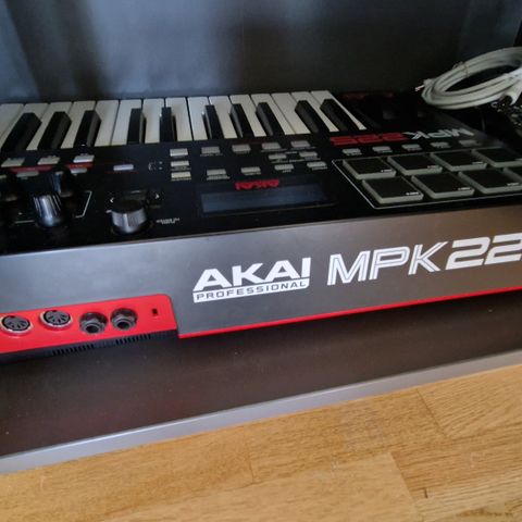 Akai MPK 225