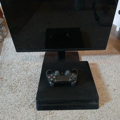 PS4  slim med  skjerm !