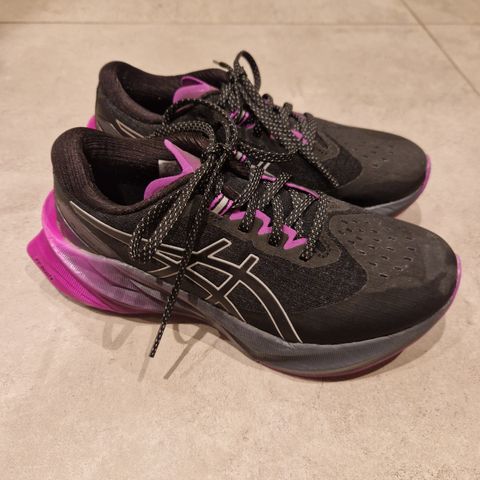 Asics Novablast 3 Lite show str 37