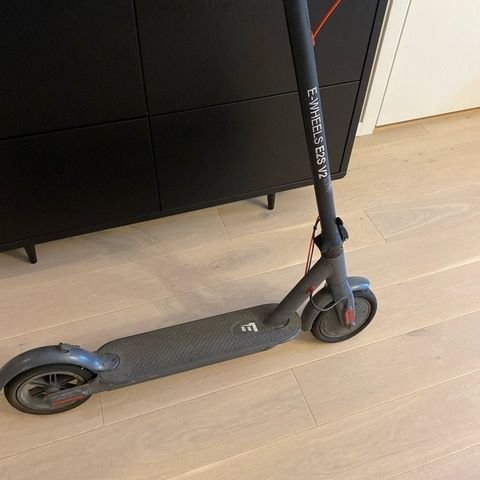 Selger deler fra 1 E-wheels E2S V2 2021 elsparkesykkel