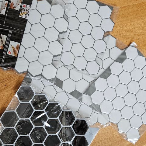 20 hexagonal peel and stick veggfliser