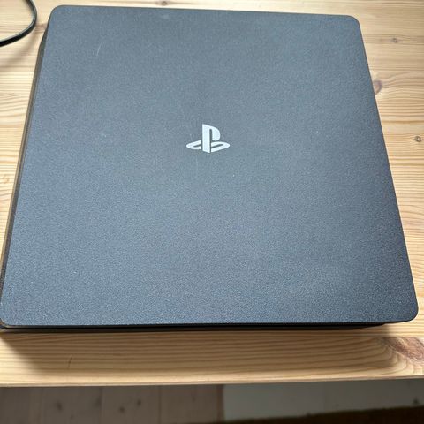 Playstation 4 slim