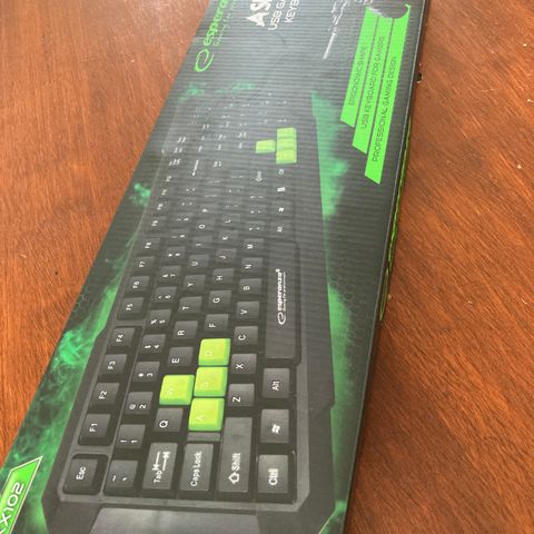 Ubrukt gaming tastatur