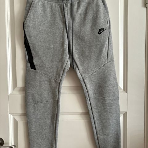 Nike bukse tech fleece