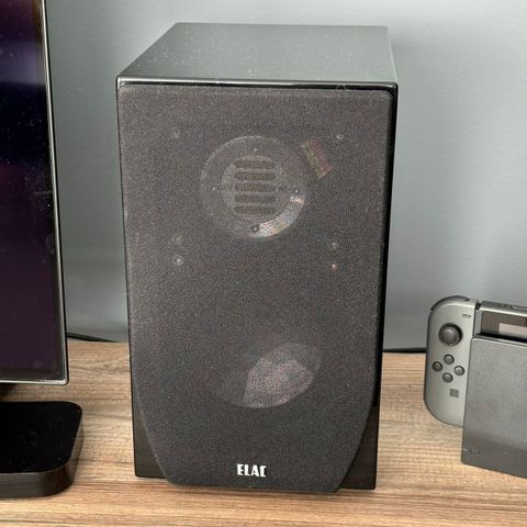 ELAC BS243