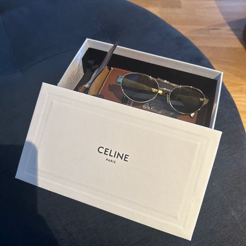 Celine Triomphe Solbriller i Gold Metal