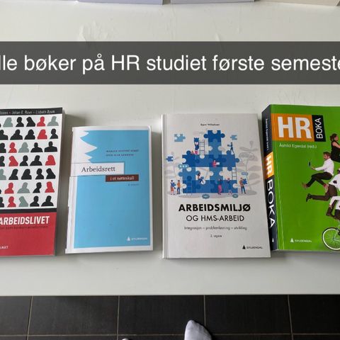 Pensum bøker for HR studiet ved Uia