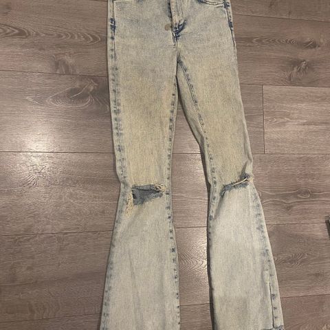 Jeans med hull