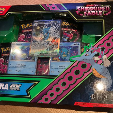 Shrouded fable kingdra collectors box