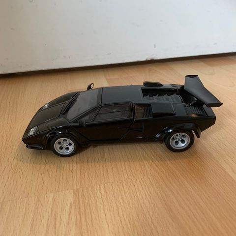 Lamborghini Countach 1/24 selges