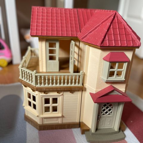 Sylvanian Families Hus+ Buss+ Lekeplass+ masse figurer og møbler