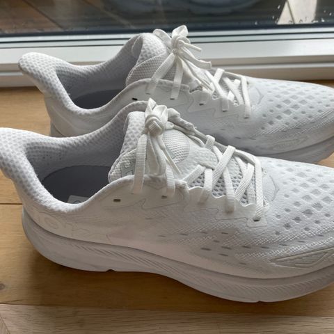 Hoka Clifton 9 Hvit/Hvit str.45 1/3