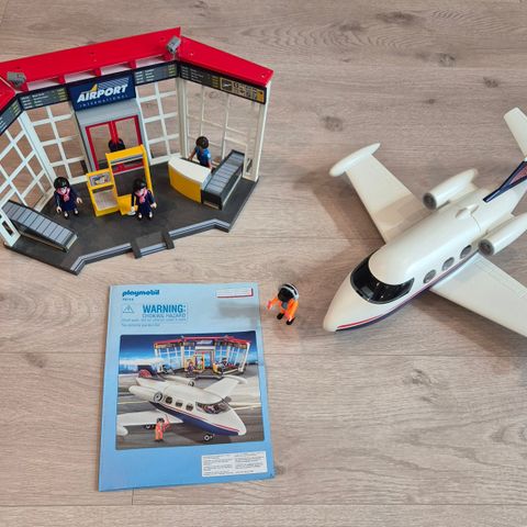 Playmobil flyplass med fly