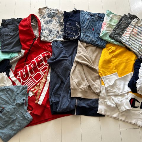 Pakke med gensere, hoodies, t-skjorter, ungdom, str S. Lacoste, RL, Superdry++