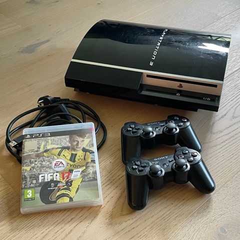 PlayStation 3 (60GB) m/2 kontroller og FIFA17