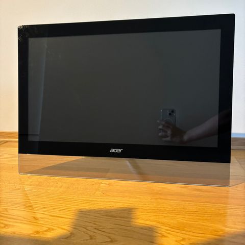 Acer 23" skjerm med touchfunksjon