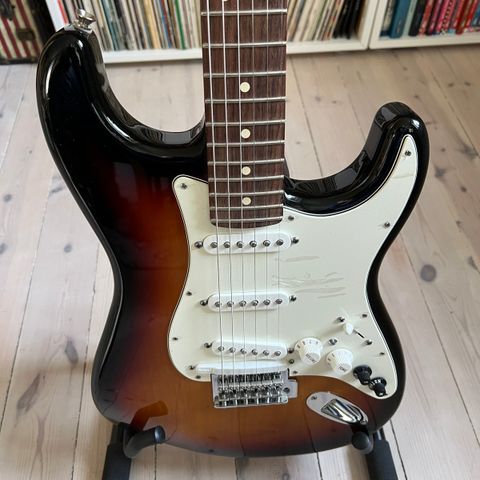 Fender Roland VG Stratocaster G5 el-gitar selges.