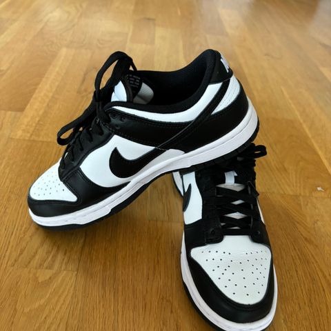 Nike sko dunk low svart hvit, strl. 37,5