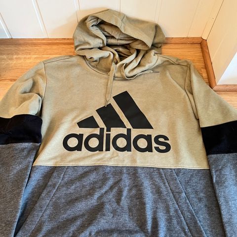 Adidas hoodie størrelse L