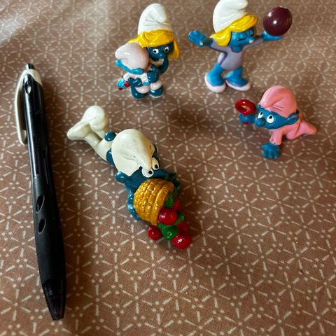 Liten samling smurf figurer fra 80-tallet