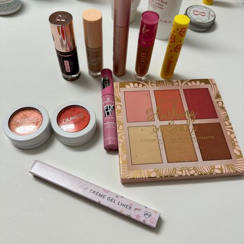 Sminke fra Colourpop, Too Faced, m.fl.