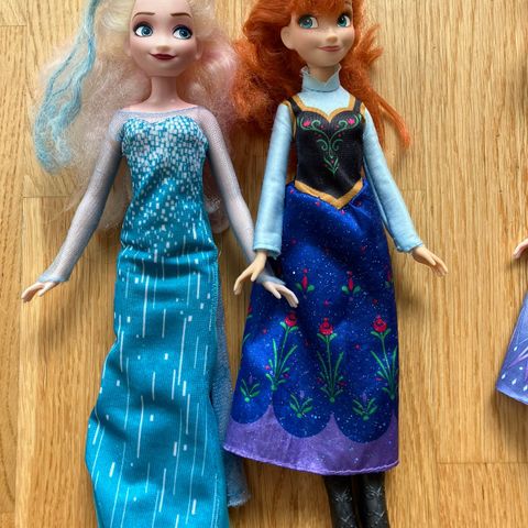 Frost Anna og Elsa Barbie figurer