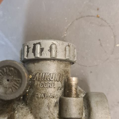 Mikuni 27mm trimforgasser