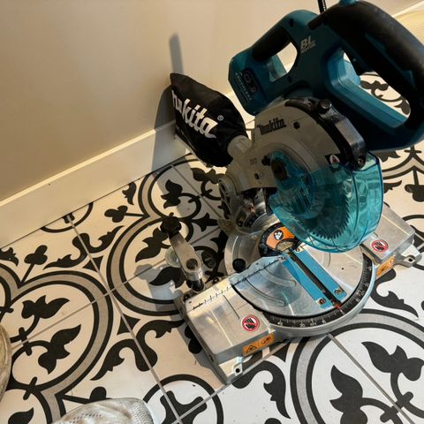 Makita kappsag dls600z