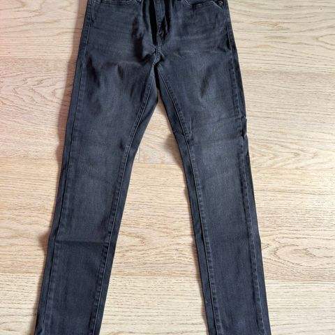 LEVI’S Slimming skinny jeans str. 29